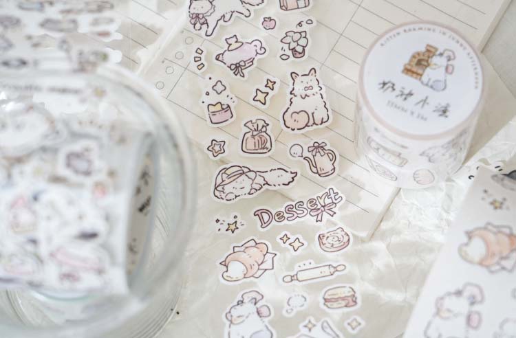 Stickers en Rollo Kitten Roaming In Sunny Afternoon Cream House