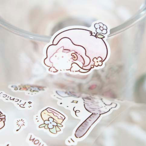 Stickers en Rollo Kitten Roaming In Sunny Afternoon Cream House
