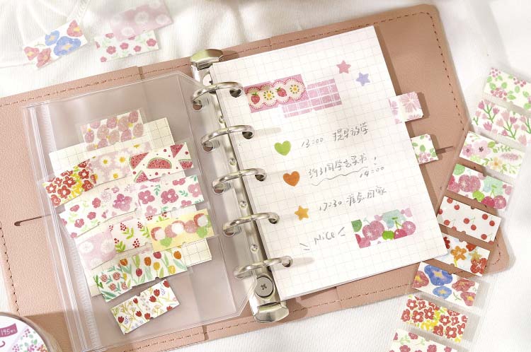 Stickers en Rollo Notes From The Mountain Between Flowers
