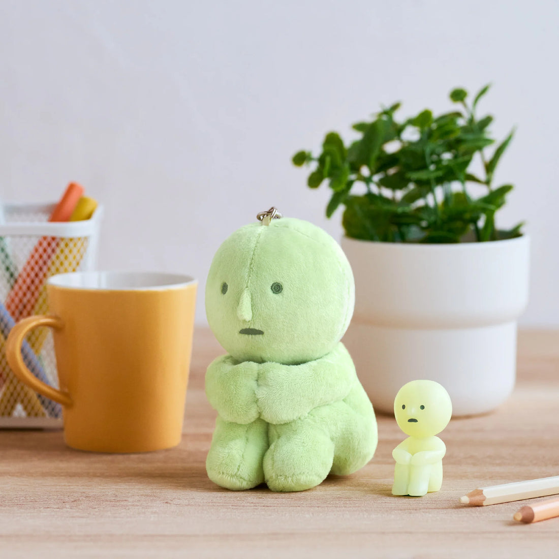 Llavero Peluche Smiski Hugging Knees